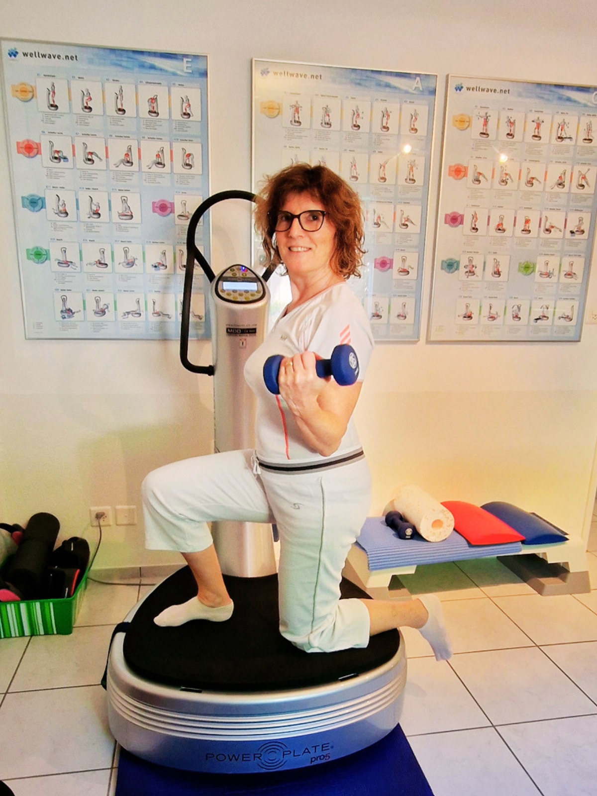Marina beim Training an der Power Plate in Wetzikon